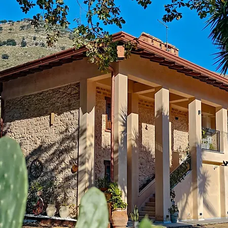 Casale Tre Moschetti 3*